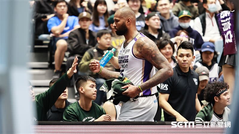 「表弟」卡森斯（DeMarcus Cousins）T1初登場。（圖／記者劉彥池攝影）