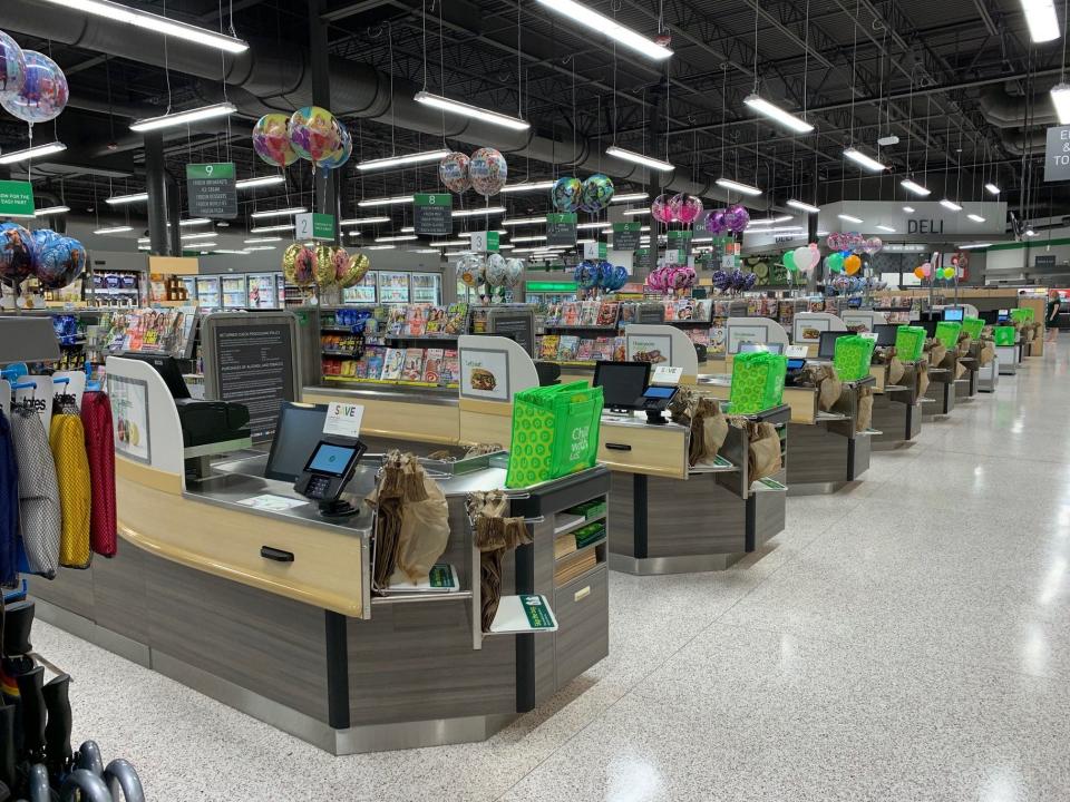 Publix Super Markets opened a new store Thursday at Town Center at O-Town West in Orlando.