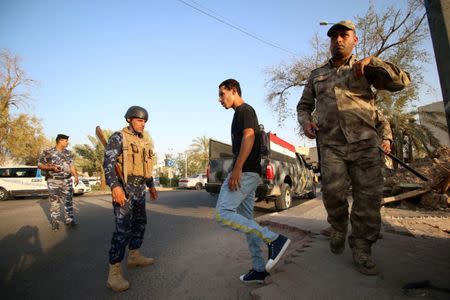 Iraqi security forces check the protesters near the main provincial government building Basra, Iraq July 14, 2018. Picture taken July 14, 2018. REUTERS/Essam al-Sudani