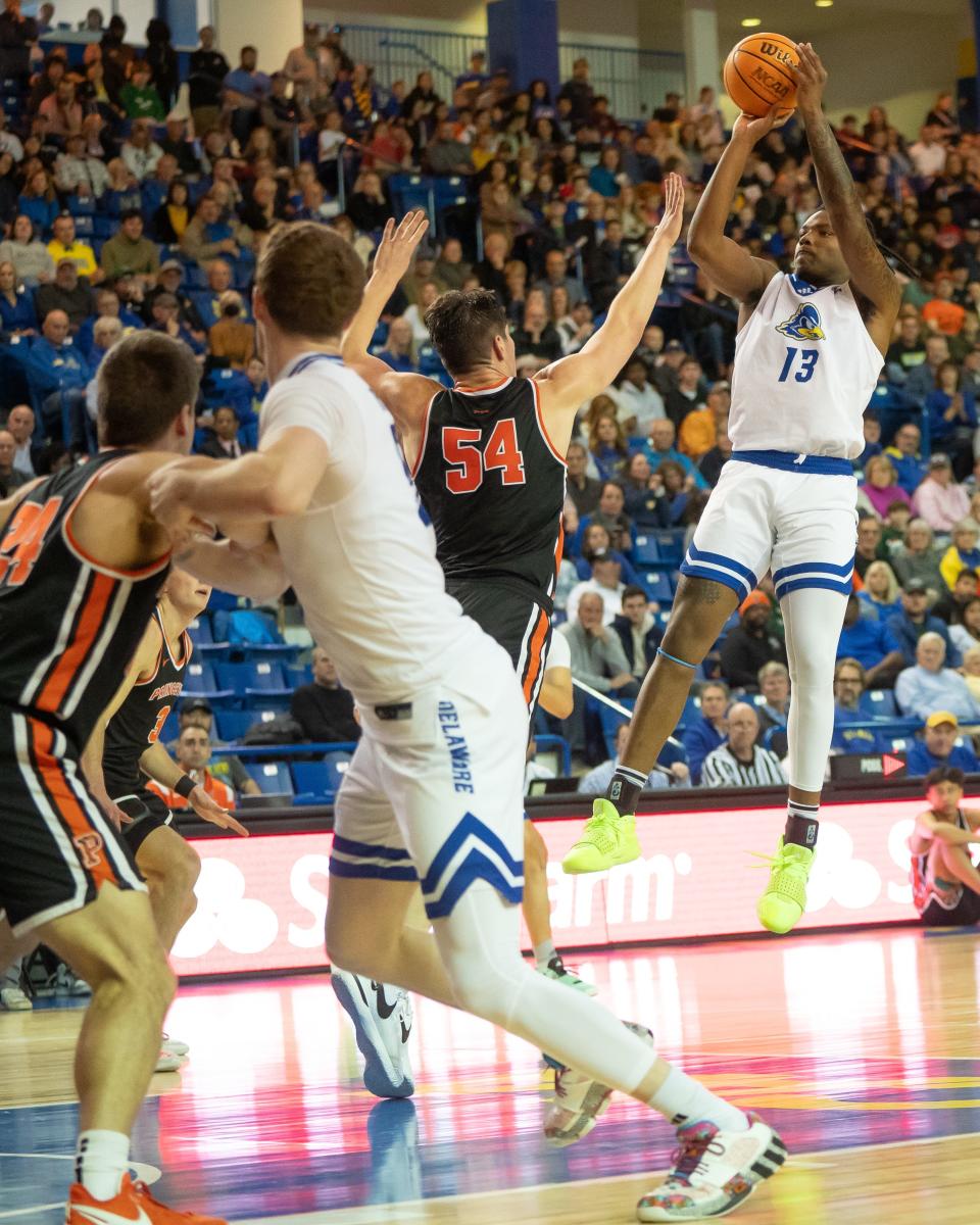 Jyare Davis drills a first-half jumper for Delaware against Princeton.