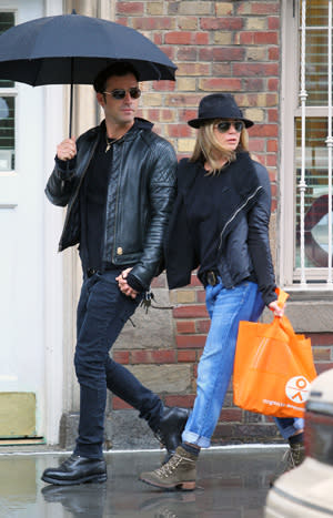 Jennifer Aniston and Justin Theroux Do His-and-Hers Off-Duty Style Again