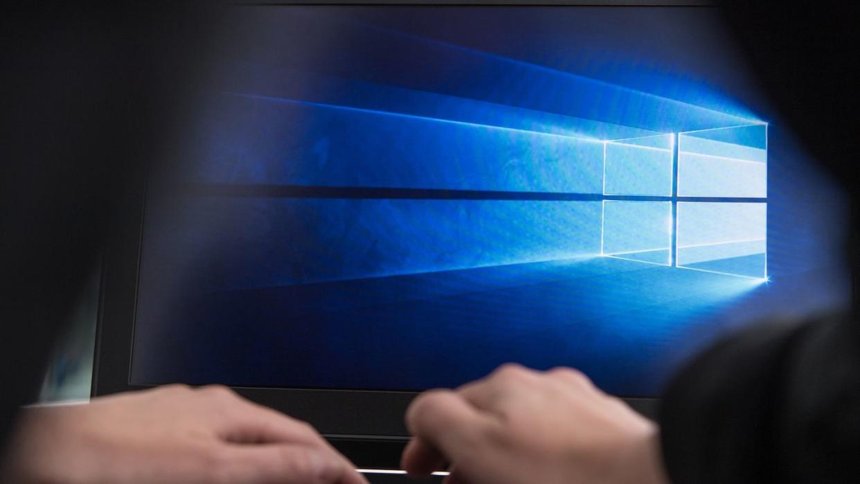 Windows lässt sich so einstellen, dass sich zuvor geöffnete Explorer-Fenster beim Neustart automatisch wieder öffnen.