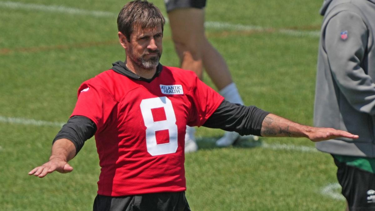 Jets, Aaron Rodgers still haven't figured out 2023, 2024 contract split -  NBC Sports