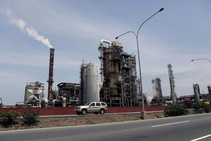 They control fire caused by electrical storm in Venezuelan refinery El Palito