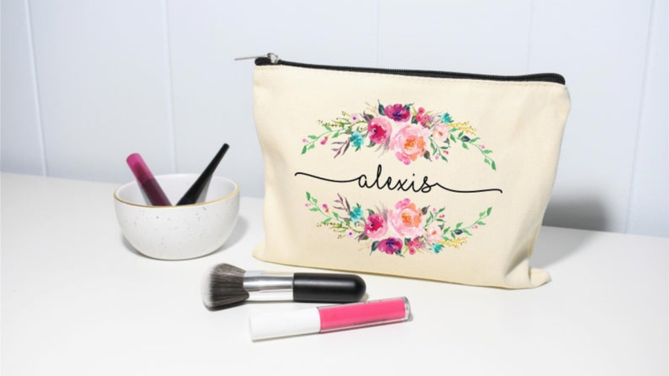 Best personalized gifts: MoonwakesDesignCo Makeup Bag