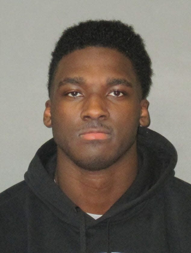 Former LSU wide receiver Drake Davis pleaded guilty to two assaults.