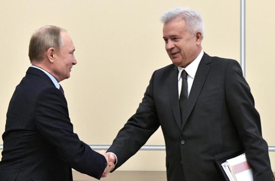 The Russian president, Vladimir Putin, left, shakes hands with the chief executive of Lukoil, Vagit Alekperov, during a meeting in Moscow last year.