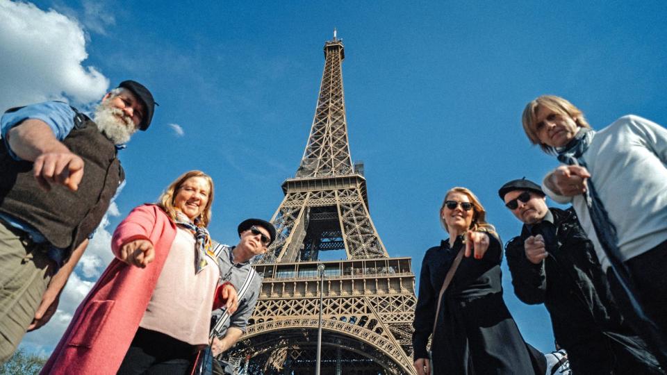 Mehr als ein touristischer Besuch: Die Kellys haben intensive Erinnerungen an Paris. Von links: Paul, Kathy, Jimmy, Patricia, Joey und Johnny. (Bild: RTLZWEI / Marc Bremer)