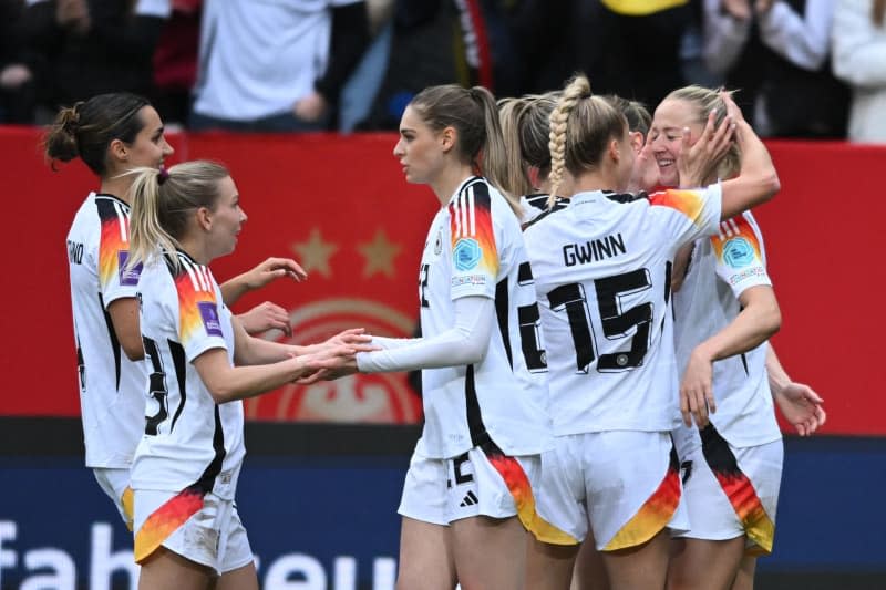 Germany players celebrate scoring their side's second goal during the UEFA Women's Euro 2025 qualifying soccer match between Germany and Iceland in Aachen. Sebastian Christoph Gollnow/dpa