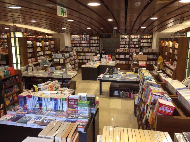 ▲今年台灣新書出版量預估較2019年衰退8%、香港實體書店萎縮、蘇州圖書零售衰退7%、日本整體圖書規模衰退6%。（圖／NOWnews資料照）