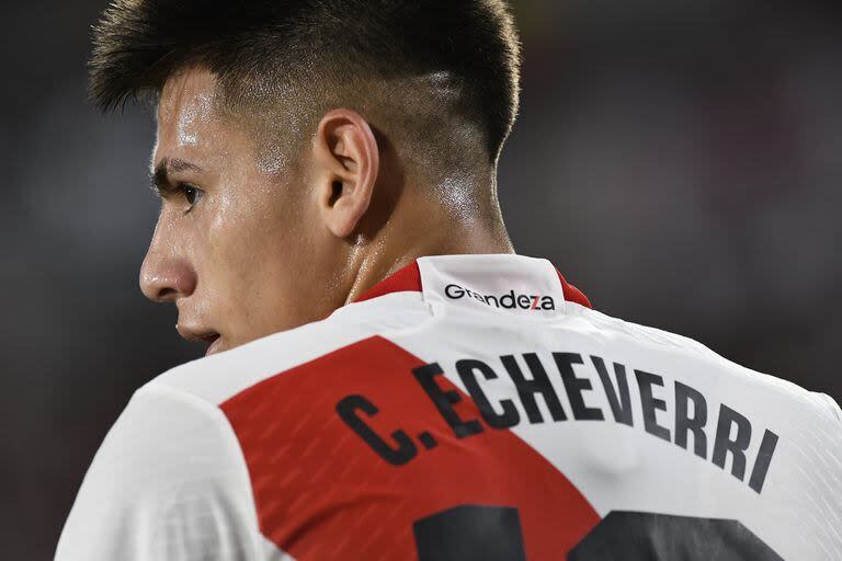 Claudio Echeverri pelea por un lugar en la formación titular de River para el Superclásico vs. Boca