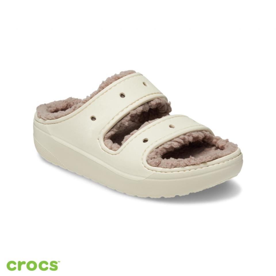 Crocs絨毛拖鞋 Source：crocs