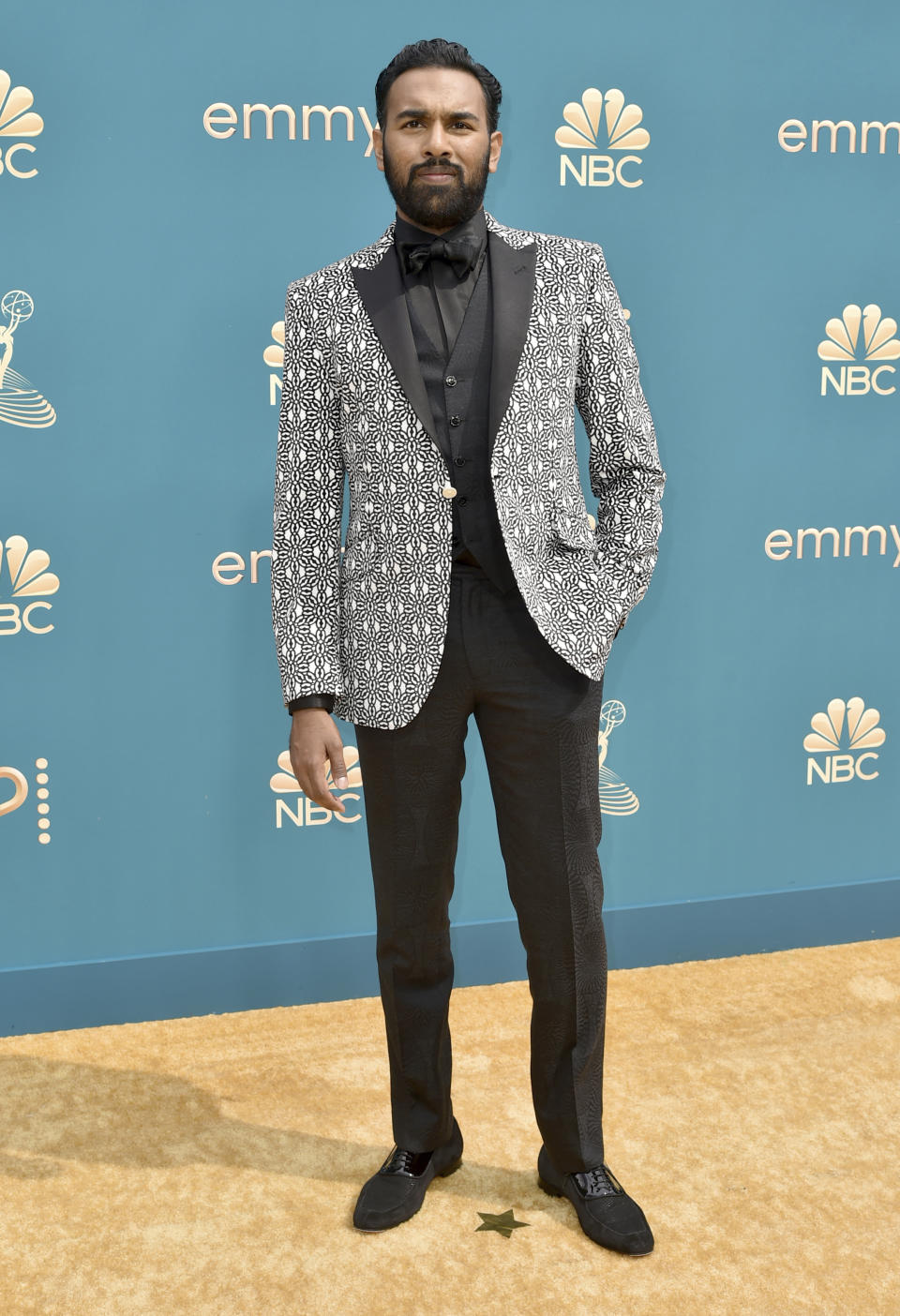 Himesh Patel llega a la 74a entrega de los Premios Emmy el lunes 12 de septiembre de 2022 en el Teatro Microsoft en Los Angeles. (Foto Richard Shotwell/Invision/AP)