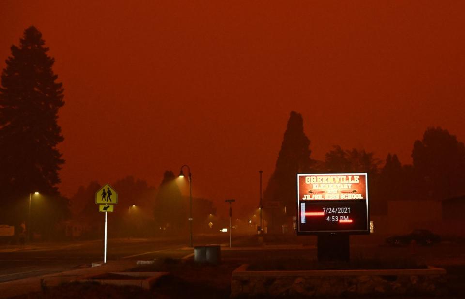 Smoke from the Dixie fire completely blots out the sun in Greenville, Calif.