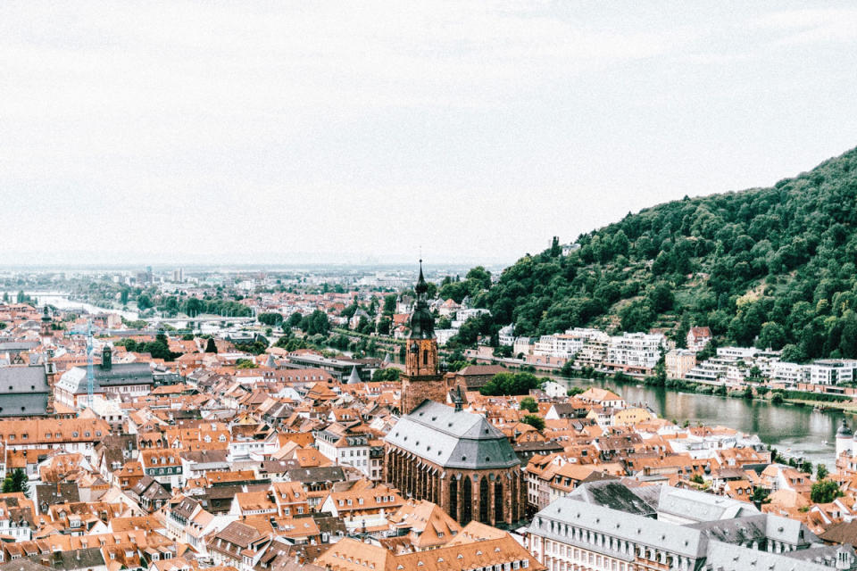 <p>Die ehemalige kurpfälzische Residenzstadt ist nicht nur bekannt für ihre malerische Altstadt, sondern auch für ihre Ladendiebe. 2015 wurden hier 1675 Diebstähle angezeigt, also 1083 je 100.000 Einwohner. Damit schafft es Heidelberg auf Platz vier. (Bild: Getty Images) </p>