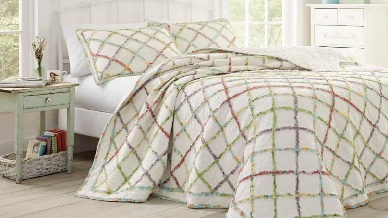 How stunning is this Laura Ashley quilt?