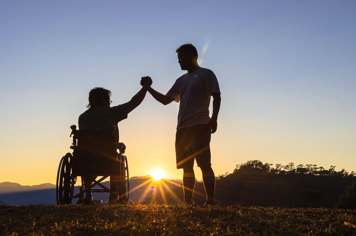 <a href="https://www.shutterstock.com/es/image-photo/silhouette-joyful-disabled-man-wheelchair-raised-1866440101" rel="nofollow noopener" target="_blank" data-ylk="slk:HTWE / Shutterstock;elm:context_link;itc:0;sec:content-canvas" class="link ">HTWE / Shutterstock</a>