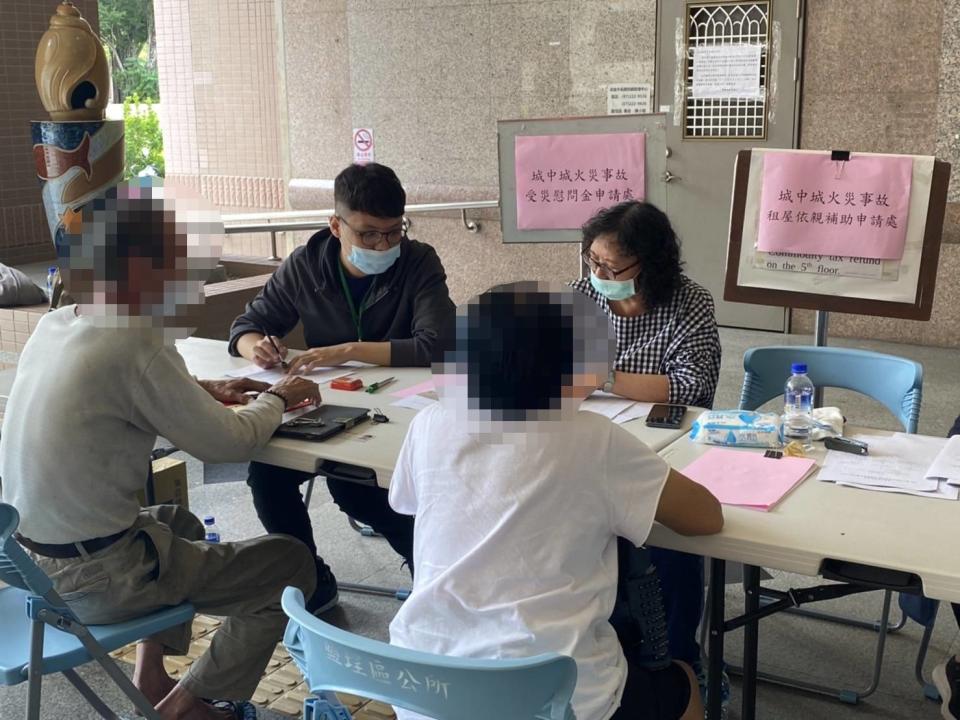 高市社會局採一對一受理城中城受災戶補助申請。   圖：高市社會局提供