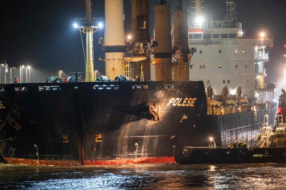 The cargo ship “Polesie” was guided into the harbour of Cuxhaven after colliding with the “Verity