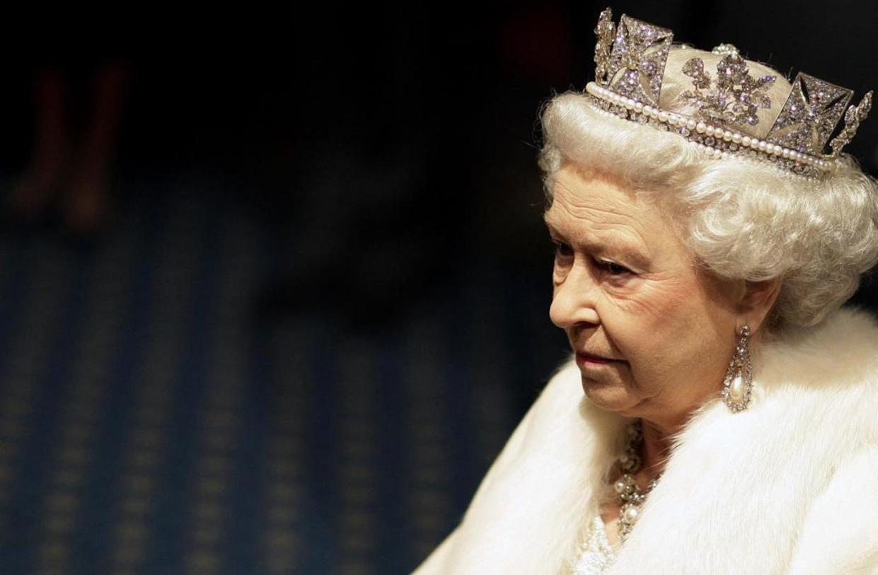 La reina Isabel II. <a href="https://www.royal.uk/the-queens-life-and-reign" rel="nofollow noopener" target="_blank" data-ylk="slk:The Royal Household;elm:context_link;itc:0;sec:content-canvas" class="link ">The Royal Household</a>