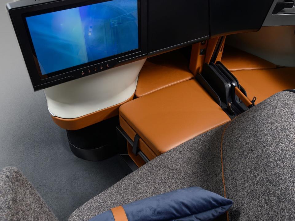 Optimares' new SoFab business class seat.