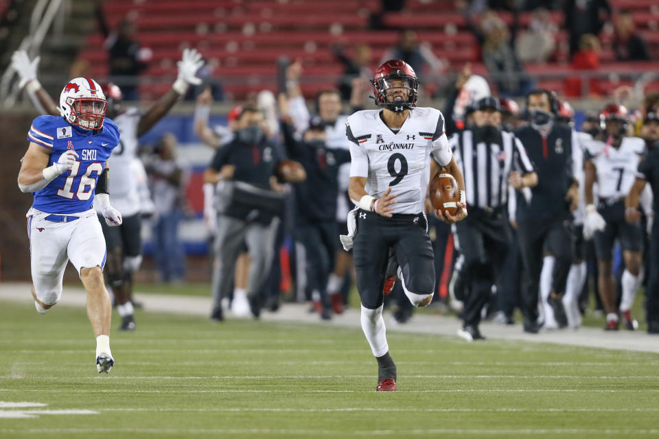 DALLAS, TX - OCTOBER 24: Cincinnati Bearcats quarterback Desmond Ridder (9) runs to the end zone for a touchdown during the game between SMU and Cincinnati on October 24, 2020 at Gerald J. Ford Stadium in Dallas, TX. (Photo by George Walker/Icon Sportswire via Getty Images)