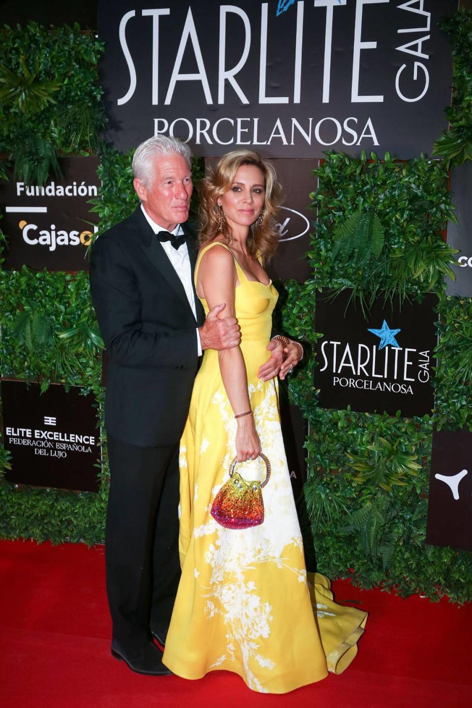 El actor Richard Gere -en la imagen junto a su actual esposa Alejandra Silva- es otro ejemplo de los famosos que han sido padres en edad tardía.