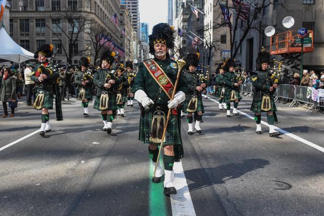 How the Chicago River Gets Dyed Green for St. Patrick's Day - Thrillist