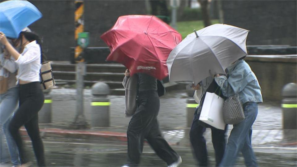 雷雨胞襲北台灣！　狂風暴雨如颱風天