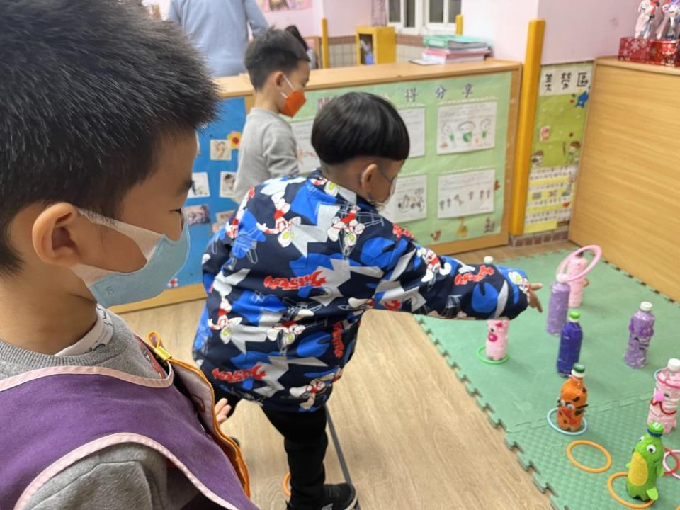 新北市一一二學年度公立及非營利幼兒園招生作業採全面線上登記方式，全國首創以志願選填方式報名，家長可登記幼兒園數至多有六十園。（記者蔡琇惠攝）