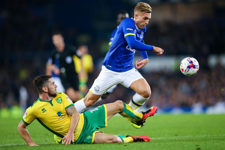 LIVERPOOL, ENGLAND - SEPTEMBER 20: Robbie Brady of Norwich City tackles Gerard Deulofeu of Everton during the EFL Cup match between Everton and Norwich City at Goodison Park on September 20, 2016 in Liverpool, England. (Photo by Robbie Jay Barratt - AMA/Getty Images)