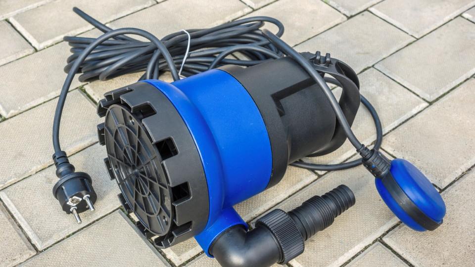 Submersible pump