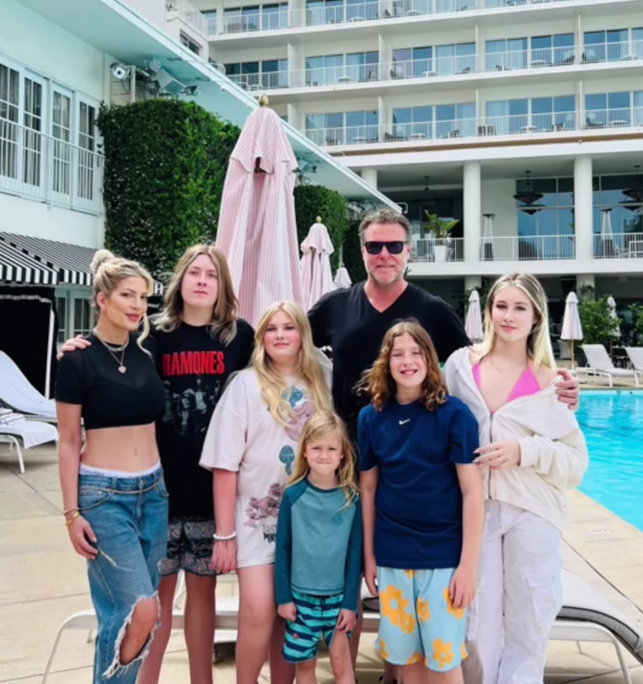 Tori Spelling and Dean McDermott celebrate their daughter Stella&#39;s birthday at the Beverly Hilton. (Instagram/Tori Spelling)