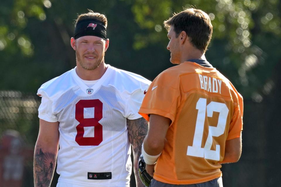 Tampa Bay Buccaneers tight end Kyle Rudolph (8) talks to quarterback Tom Brady