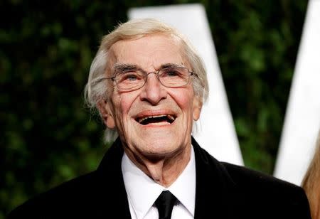 FILE PHOTO - Actor Martin Landau smiles as he arrives at the 2012 Vanity Fair Oscar party in West Hollywood, California February 26, 2012. REUTERS/Danny Moloshok/File Photo