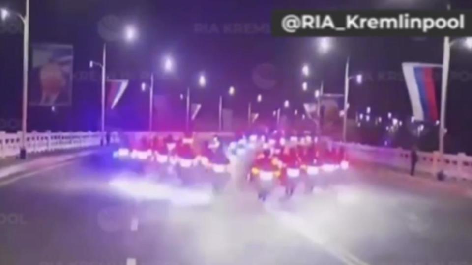 北韓出動大批警力「護駕」普欽車隊。（圖／翻攝自 Telegram）