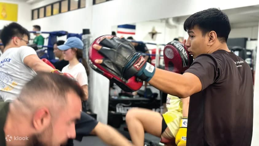 Muay Thai (Thai Boxing) Class by Watchara Muay Thai Gym. (Photo: Klook SG)