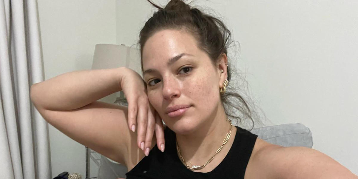 Ashley Graham Shares Photo Of Breastfeeding Twins At The Same Time