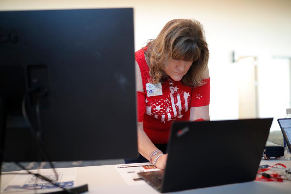 Jill Douglass, of Las Vegas, votes Friday in a straw poll during the National Federation of Republican Women's 42nd Biennial Convention in Oklahoma City.