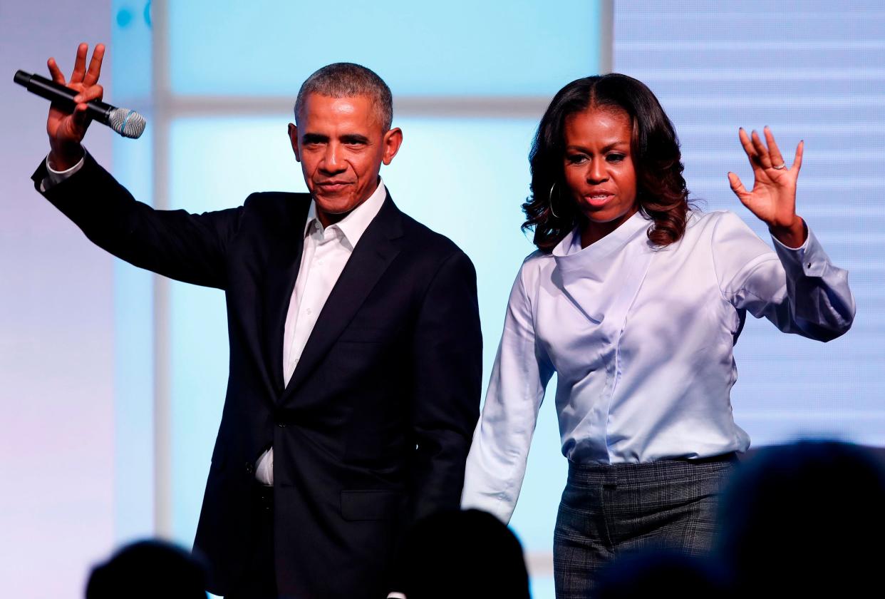 Barack and Michelle Obama waving