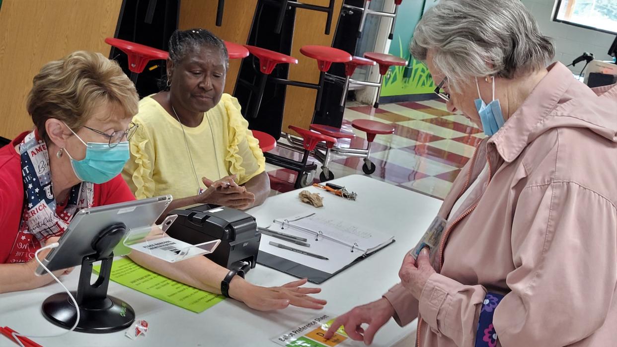 Kay Lange and Paullean James helped voters at Barksdale School on Thursday, Aug. 4, 2022.