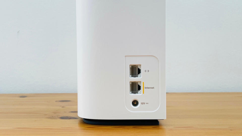 The Linksys Velop Pro 6E router.