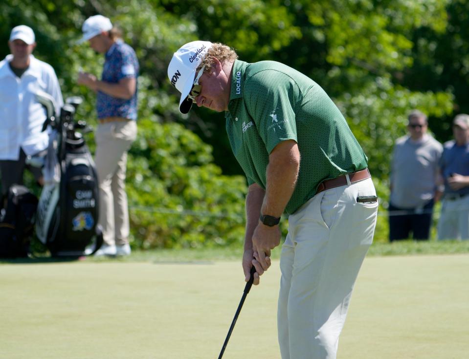 William McGirt warms up before starting the second round of the 2022 Memorial Tournament.