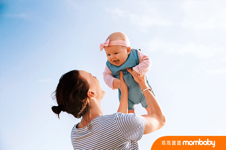 新年帶寶寶出門必知！短中長程母乳存放、副食品準備守則，零食與年菜吃法要調整