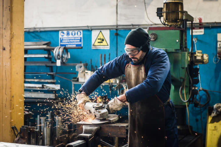 Egal, ob im Metallbau oder in der Metallerzeugung und -bearbeitung tätig – der DAK zufolge können Angestellte dieser Berufsgruppe auf 100 Versichertenjahre gerechnet rund 1802,1 Tage ihrer Tätigkeit nicht nachgehen. (Bild-Copyright: Thinkstock)