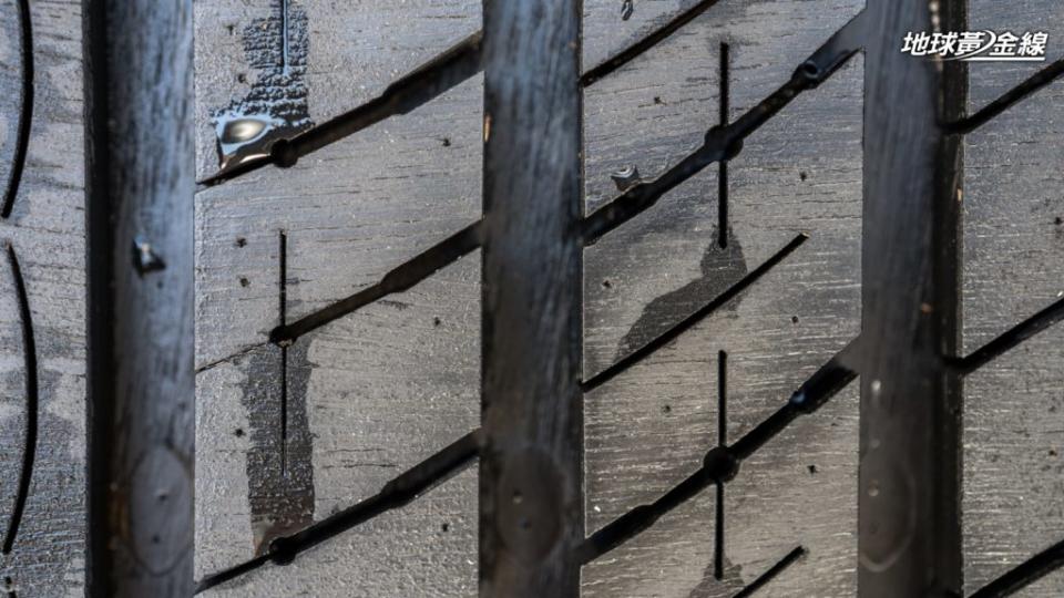 馬牌輪胎為UC7胎紋中植入高速導流槽，加快排水表現。(攝影/ 劉家岳)