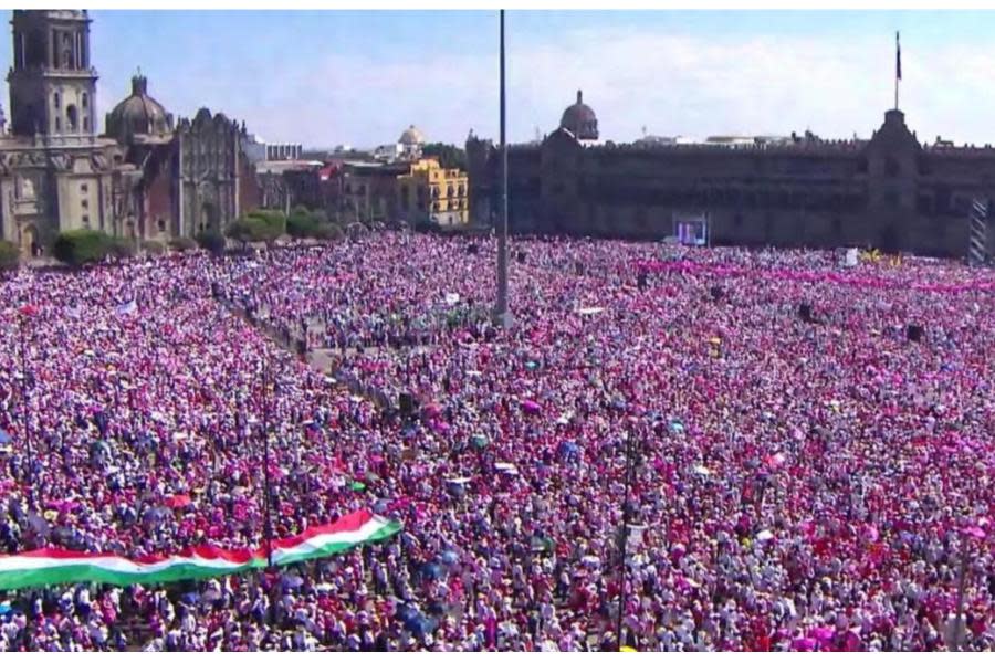 Manifestastes llenan el Zócalo Capitalino al grito de "Mi Voto no se toca"