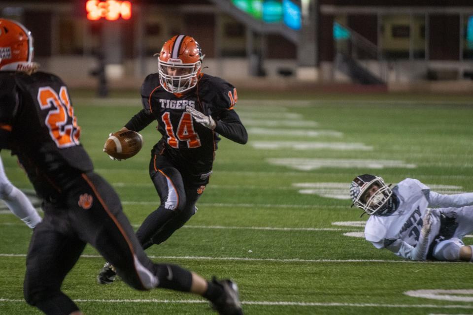 Byron's Ethan Palzkill carries the ball against Tolono Unity in the Class 3A football state championship on Friday, November 26, 2021 at Huskie Stadium in DeKalb.