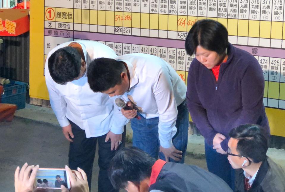 顏家在台中第2選區從未落選過，卻敗給陳柏惟。（圖／翻攝自顏寬恆臉書）