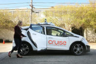 A woman gets in a self-driving Chevy Bolt EV car during a media event by Cruise, GM’s autonomous car unit, in San Francisco, California, U.S. November 28, 2017. REUTERS/Elijah Nouvelage